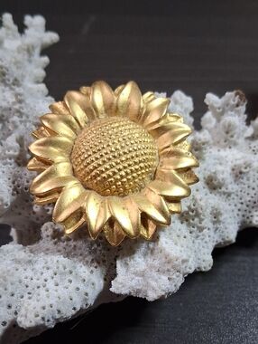 Gold Sunflower Brooch